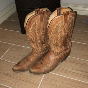 Cowgirl/western boots